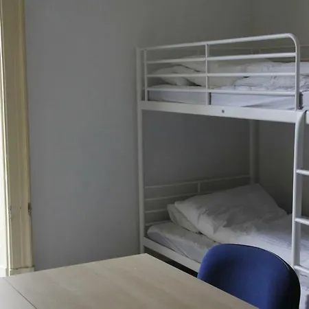 1bed In Basic 8 Bed Mixed Dorm * Nápoly