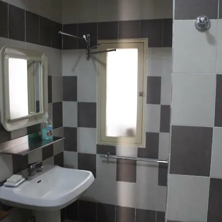Vendégház 1bed In Basic 8 Bed Mixed Dorm *