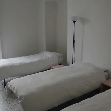 1bed In Basic 8 Bed Mixed Dorm Vendégház