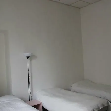1bed In Basic 8 Bed Mixed Dorm Guest house Naples